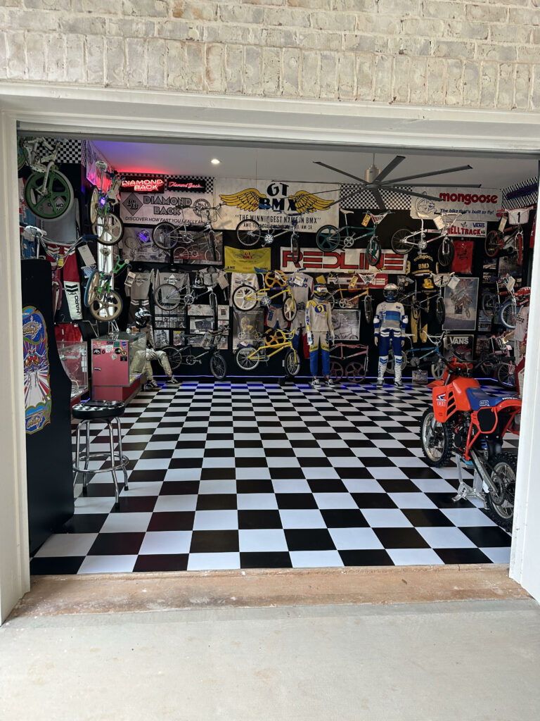 checkered flag garage floor - Black & white